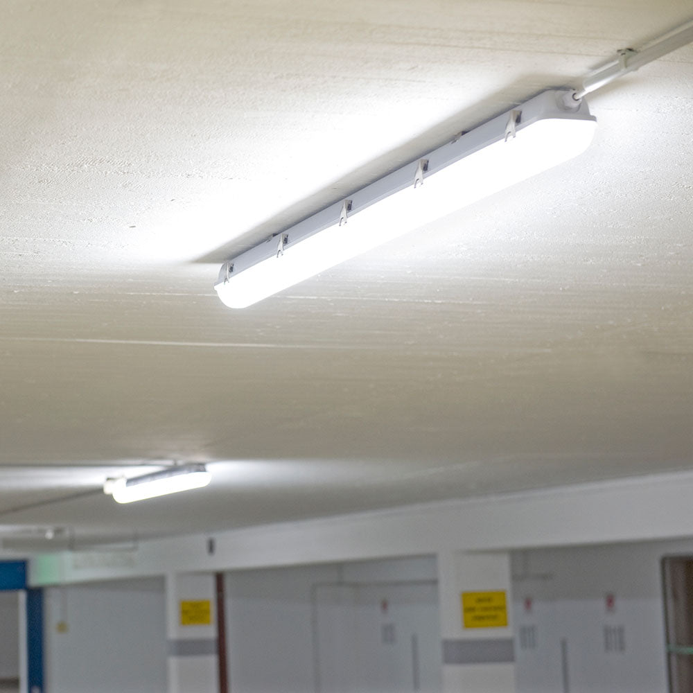 DOTLUX LED-Feuchtraumleuchte MISTRAL IP66 640mm max37W 4000K gefrostet