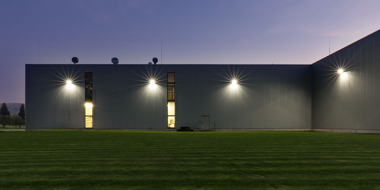 DOTLUX LED-Fluter LENSplus 50W 5000K 15° Abstrahlwinkel