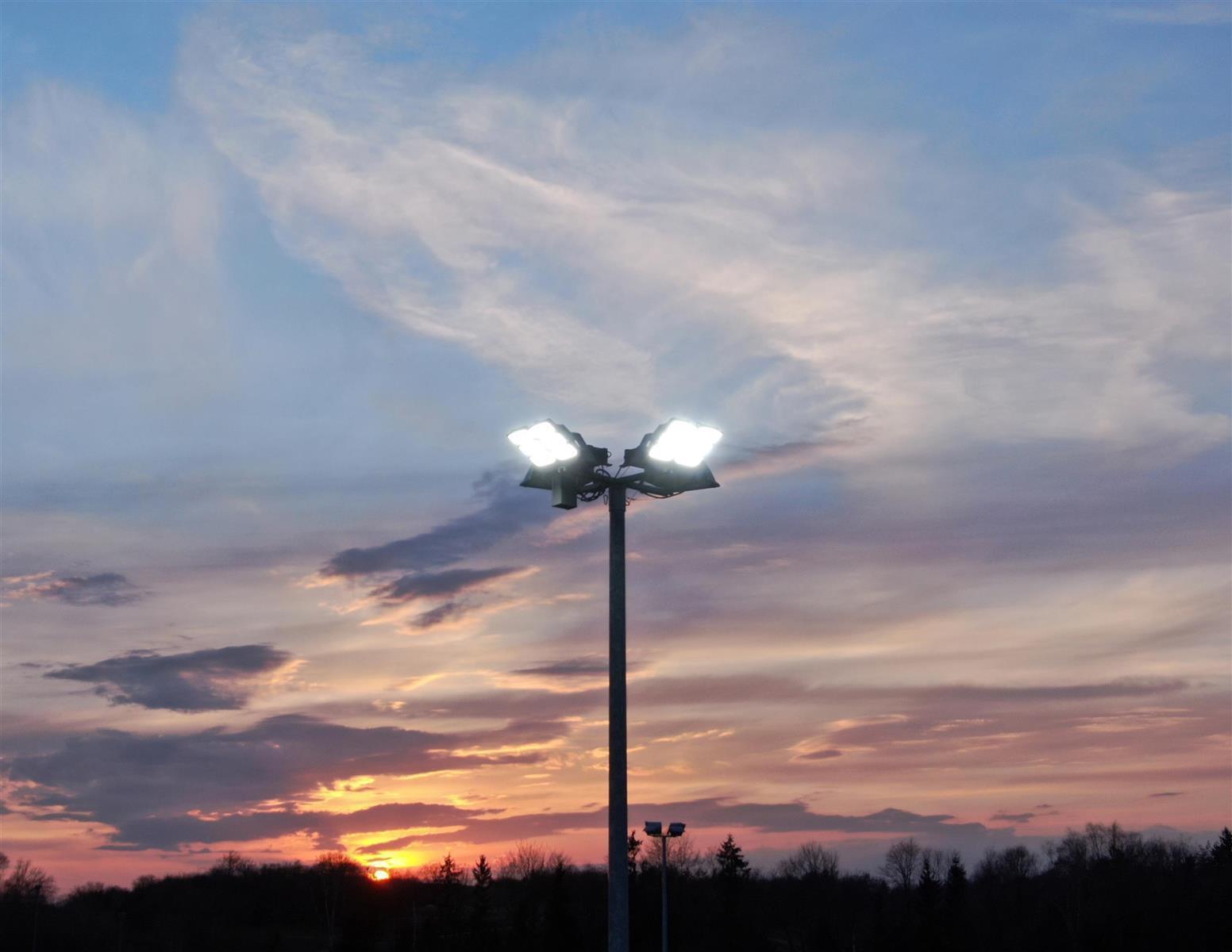 DOTLUX LED-Fluter HLFplus 400W 5000K 1-10V dimmbar 60° Abstrahlwinkel