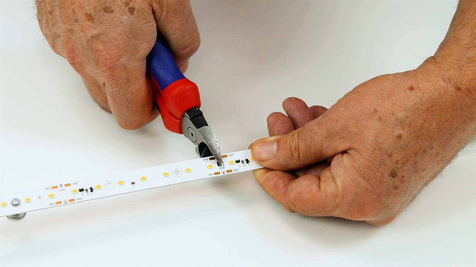 DOTLUX LED-Sanierungsleuchte QUICK-FIX24V 500x20mm 20W 3000K