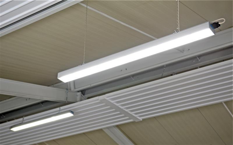 DOTLUX LED-Hallenflächenleuchte LINEAhall 100W 5000K Made in Germany